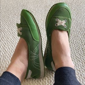 Etnies low slip on green shoes